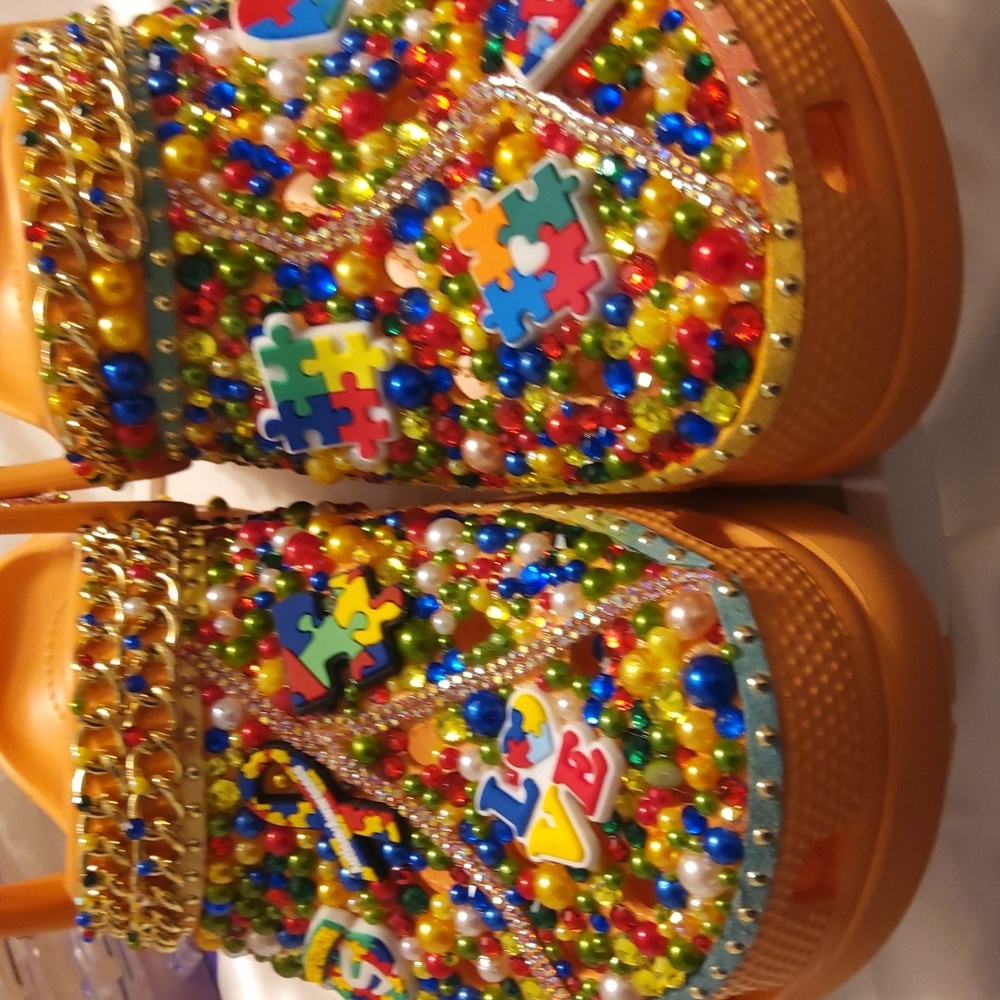 Custom CROCS size 9 AUTISM IMSPIRED NWOT - Picture 4 of 6